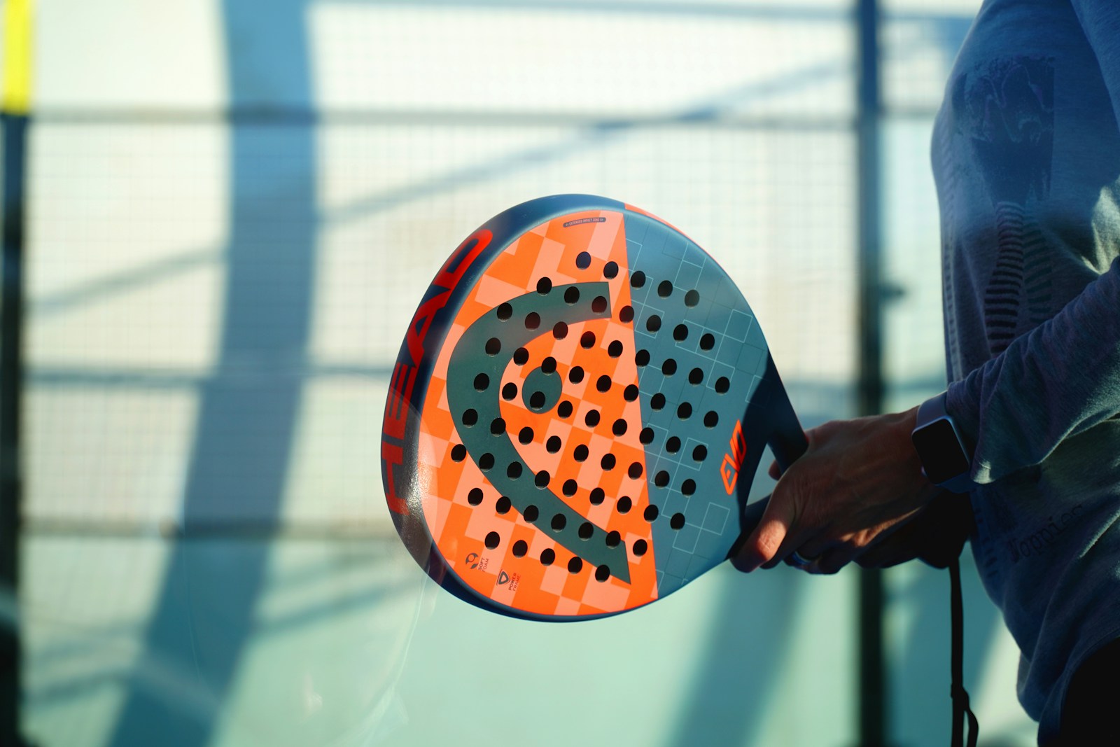 Padel vs Tennis : la bataille des sports cousins